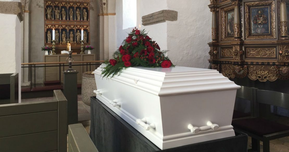 Why Choose An Open Casket Funeral? 4 Things to Consider